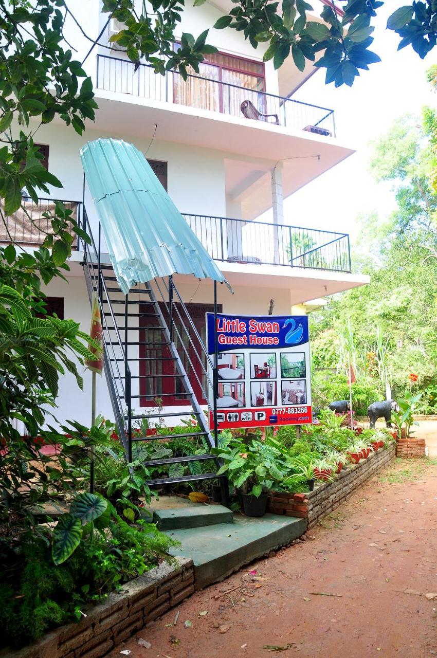 Little Swan Guest House Bentota Exterior foto